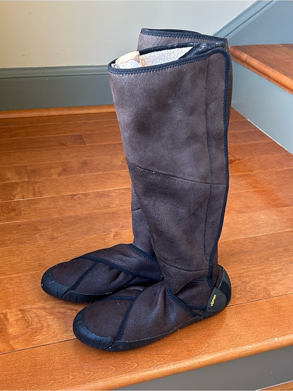 NWOT Vibram Furoshiki Shearling High Boot Size Medium (40-41)